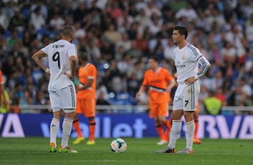 Роналду и Бензема сыграют с Валенсией Главный тренер Реала объявил, что оба нападающих полностью готовы к сегодняшнему матчу.