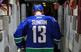 Сундин завершил карьеру Известный шведский нападающий решил завязать с профессиональным хоккеем.