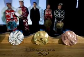 Представлены медали Олимпиады в Ванкувере Сегодня Олипмийский комитет показал медали, которые будут вручать в Ванкувере.