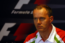 В Force India кадровые перестановки Оперативный директор Force India Саймон Робертс покинул свой пост.