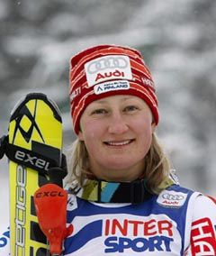 Горные лыжи. Поутайнен открывает сезон победой Завершился первый старт нового сезона в горных лыжах у женщин - в австрийском Зельдене состоялись соревно...