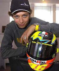 Росси хочет в Формулу 1 Великий итальянский мотогонщик не прочь вновь попробовать пройти тест на одной из машин конюшни Феррари.