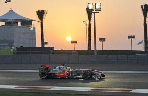 С поула в Абу-Даби стартует Хэмилтон На трассе "Яс Марина" завершилась квалификация Гран-при Абу-Даби.