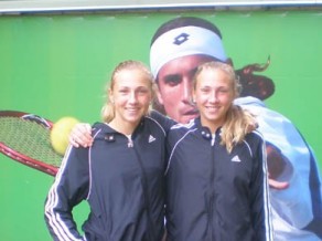 Стокгольм: Сестрички Киченок в парном финале! За призовой фонд – 10 000 долларов на турнире ITF в финальном матче поборются две наши соотечественницы. 