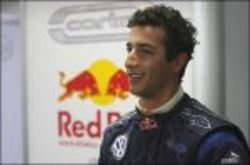 Новый водитель для Ред Булла 20-летний чемпион британской Формулы 3 Даниэль Риккардо получит суперлицензию гонщика Формулы 1 и уже в следующем месяце пр...