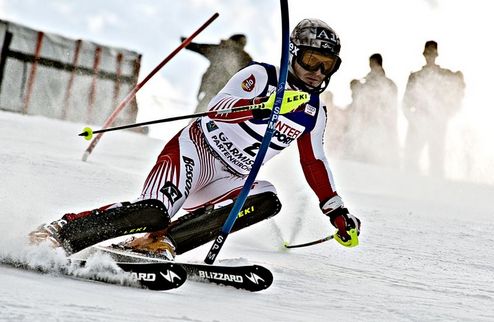 Горные лыжи. Хербст побеждает на фоне кошмара ошибок Австриец Райнфрид Хербст одержал победу на втором этапе Кубка Мира по горным лыжам, выиграв специал...