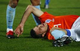 Куйт винит Италию в травме ван Перси Дирк Куйт остался недоволен грубой игрой итальянской сборной в товарищеском матче со сборной Голландии.