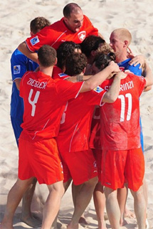Пляжный футбол. Стартовал чемпионат мира На теплых пляжах Дубаи стартовало очередное первенство планеты.