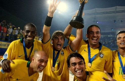 Пляжный футбол. Бразилия - чемпион мира В Дубаи определилась сильнейшая команда на планете. В очередной раз этот титул завоевали бразильцы