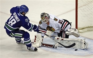 Ниеми стал первой звездой дня НХЛ Голкипер Чикаго отстоял на ноль в поединке с Ванкувером.