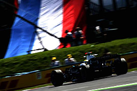 Гран-при Франции под угрозой Вполне возможно, что запланированное возвращение Формулы 1 на треки Франции может и не состояться.