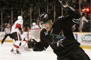 Марло провел 900-й матч в НХЛ Первая звезда минувшего игрового дня Патрик Марло отыграл юбилейный матч.