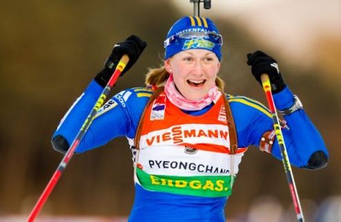 Биатлон. Йонссон вновь на вершине! Обладательница Кубка Мира Хелена Йонссон выигрывает первую гонку преследования у женщин в новом биатлонном сезоне.
