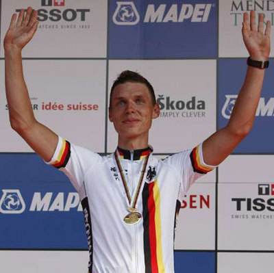 Велоспорт. Мартин и Тойтенбергер - велосипедисты года в Германии Тони Мартин и Ина-Йоко Тойтенберг стали лучшими велосипедистами Германии в 2009 году.