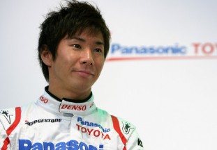 Кобаяши: "Постараюсь гордо нести японский флаг" Японский гонщик стал первым пилотом швейцарской команды на следующий сезон. 
