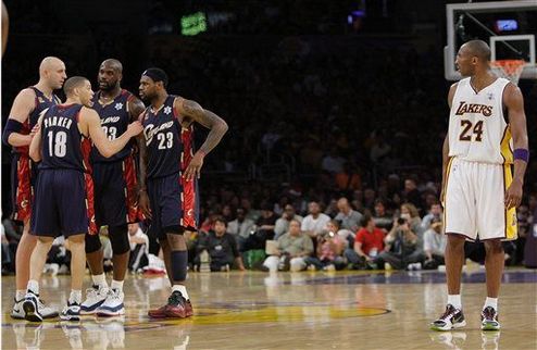 Орландо ставит антирекорд, Лейкерс шокируют Стэйплс Центр Дмитрий Липский о поединках минувшей ночи в НБА.