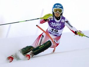 Горные лыжи. Цеттель травмировала колено Из-за травмы лидер сборной Австрии Катрин Цеттель не сможет выступить на этапе Кубка мира по гигантскому слалом...