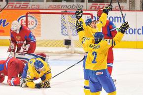 Молодежный ЧМ: Швеция обыгрывает Россию На ледовых аренах Канады продолжается молодежное первенство Мира.