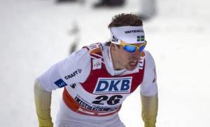 Лидер Тур де Ски снимается с соревнований Шведский лыжник Эмиль Йонссон после победы на четвертом этапе Тур де Ски, проходившем в Праге, принял решение ...
