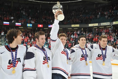 Сборная США побеждает на молодежном ЧМ Канадцы не смогли одержать победу на турнире в шестой раз подряд.
