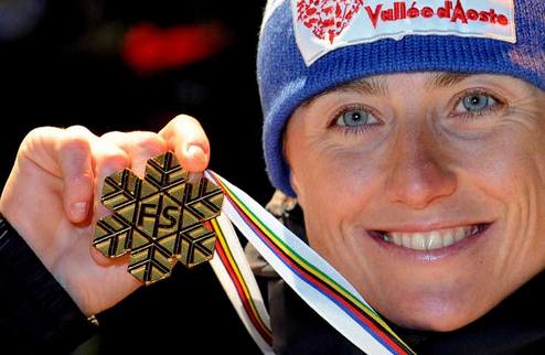Тур де Ски. Фоллис радует родную публику Итальянка Арианна Фоллис в родном итальянском Тоблахе одерживает свою первую победу на Тур де Ски 2010 года. 
