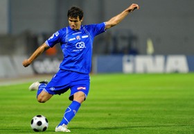 Лион подписал контракт с защитником из Хорватии Деян Ловрен переходит из загребского Динамо в Лион.
