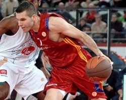Бечирович оказался в Милане Словенский баскетболист будет защищать цвета Армани Джинс. 