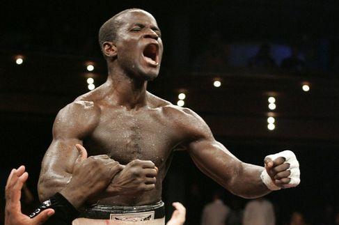 Клотти: "Паккьяо хорош, но я лучше!" Ганский боксер не опасается грозного соперника и с нетерпением ожидает шанса показать свою силу.