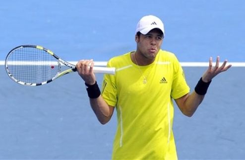 Australian Open. Стаховский уступил Тсонгa Сергей Стаховский не смог пробиться во второй раунд Открытого чемпионата Австралии.