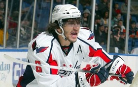 Овечкин присоединился к Гретцки и Лемье Российский хоккеист, оформив дубль в поединке с Питтсбургом (6:3), вошел в историю НХЛ.