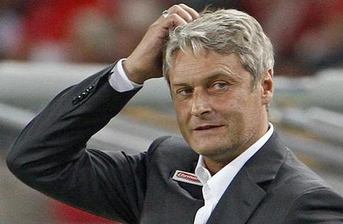 Официально: Вольфсбург уволил тренера Армин Фех больше не работает в команде.