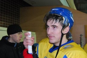 Максим Квитченко зажигает в МХЛ В очередном матче молодежной хоккейной лиги украинский нападающий отметился ассистентским хет-триком. 
