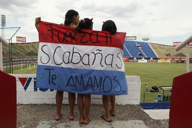Состояние Кабаньяса улучшилось По словам медиков, состояние форварда сборной Парагвая Сальвадора Кабаньяса постепенно улучшается.
