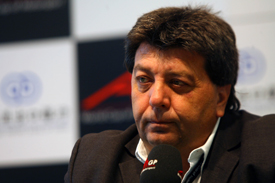 Тейшейра может выкупить часть команды Кампос Босс A1GP Тони Тейшейра подтвердил свой интерес к инвестированию в новичка Формулы-1.