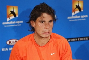 Надаль выбыл на 4 недели Испанский теннисист будет лечить травмированное колено.