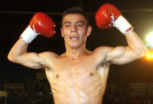 Арсе стал чемпионом мира по версии WBO Мексиканец Хорхе Арсе (53-6-1, 40 КО) одолел индонезийца Ангки Ангкоту (23-5-0, 14 КО).