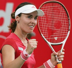 Хингис еще не готова вернуться Однако швейцарская теннисистка начинает думать относительно возобновления карьеры.