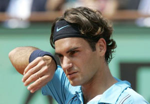 Федерер: "Необходимо остаться на вершине" Швейцарский теннисист Роджер Федерер не намерен уступать первое место рейтинга и готов бороться за нее с сильн...