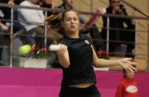 Дубаи. Катерина Бондаренко не смогла доиграть матч с Азаренко Украинка получила травму левого колена.