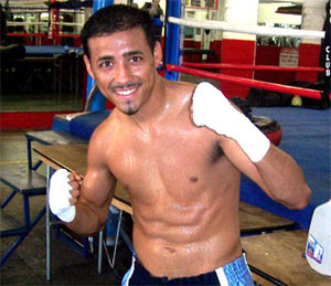 Сегура отстоял титул WBA Панамцу Валтеру Тельо не удалось отобрать пояс у мексиканского легковеса.