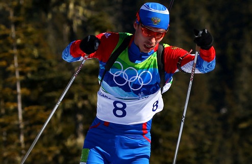 Устюгов приносит второе золото России Российский биатлонист побеждает в гонке с массовым стартом. 