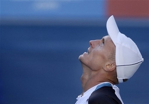 Давыденко получил травму Российский теннисист не смог закончить матч на турнире в Дубае.