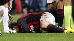 Пато вновь получил травму Нападающий Милана рискует пропустить ответный матч Лиги чемпионов с Манчестер Юнайтед.