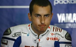 MotoGP. Участие Лоренсо в первой гонке сезона под вопросом Испанский мотогонщик точно пропустит предсезонные тесты в Катаре, но все-таки надеется на вос...