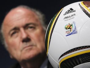 Блаттер против hi-tech в футболе Глава ФИФА продолжает придерживаться своей позиции относительно внедрения в футбол высоких технологий.
