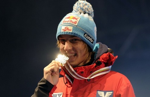 Австрия венчает сезон победой!  Австрия завершила сезон в прыжках на лыжах с трамплина уверенной победой на полетном чемпионате мира!