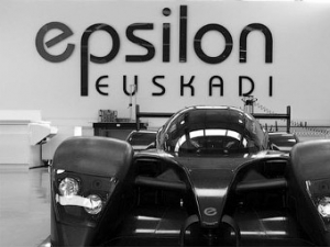 Решение по принятию в Формулу 1 Epsilon примут в июле Напомним, что испанская команда стремится попасть в гонки на следующий сезон.