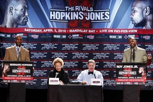 Хопкинс: "Хочу, чтобы Джонс запомнил бой на всю жизнь" Ветеран ринга продолжает подготовку.