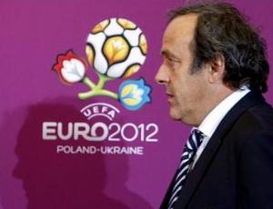Подготовка Украины к Евро вызывает у Платини тревогу Об этом президент УЕФА признался на очередном конгрессе организации в Тель-Авиве.