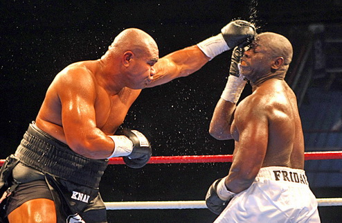 Ахунанья проиграл Туа В Окленде завершился поединок между новозеландским и нигерийским боксерами.